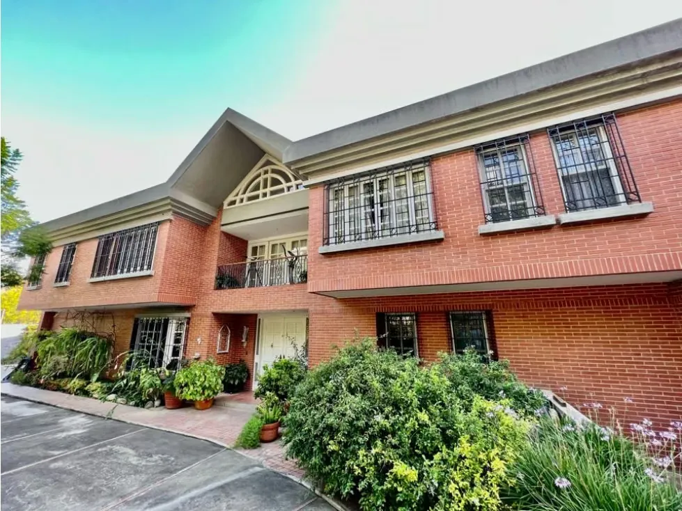 Se vende casa 812m2 4h+2s+anexo/8p/10b Los Chorros