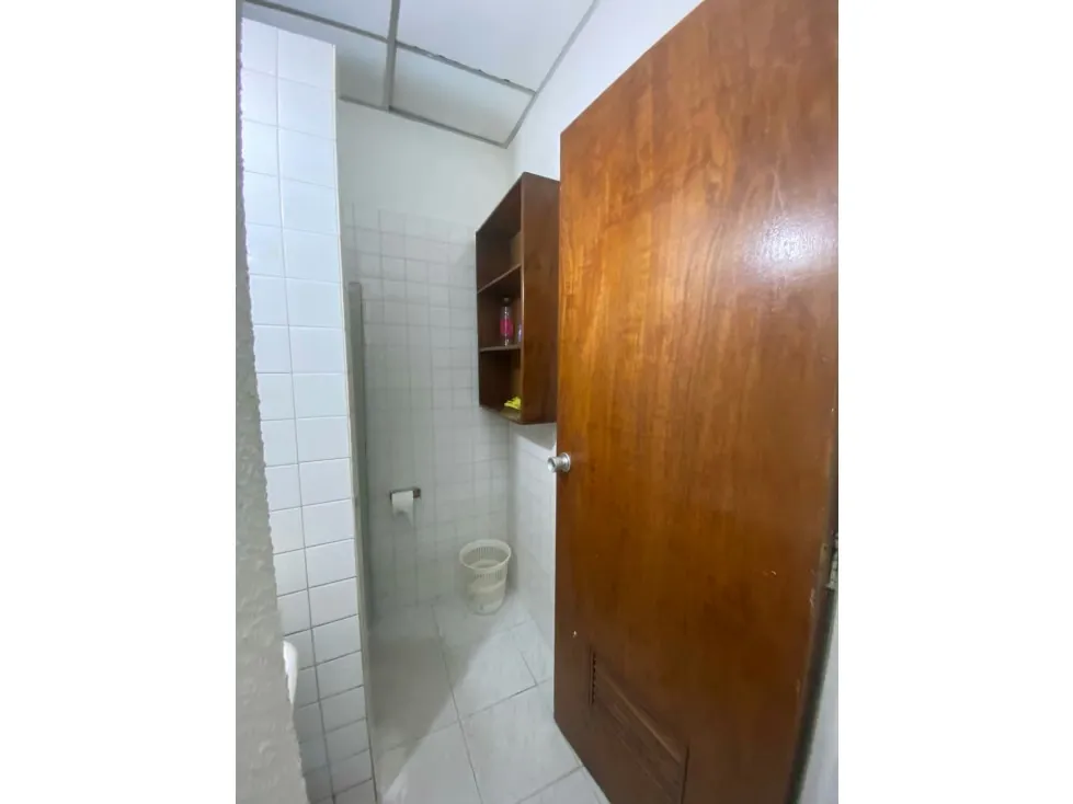 Alquiler de oficina en el C.C.Propatria 400$ - 8