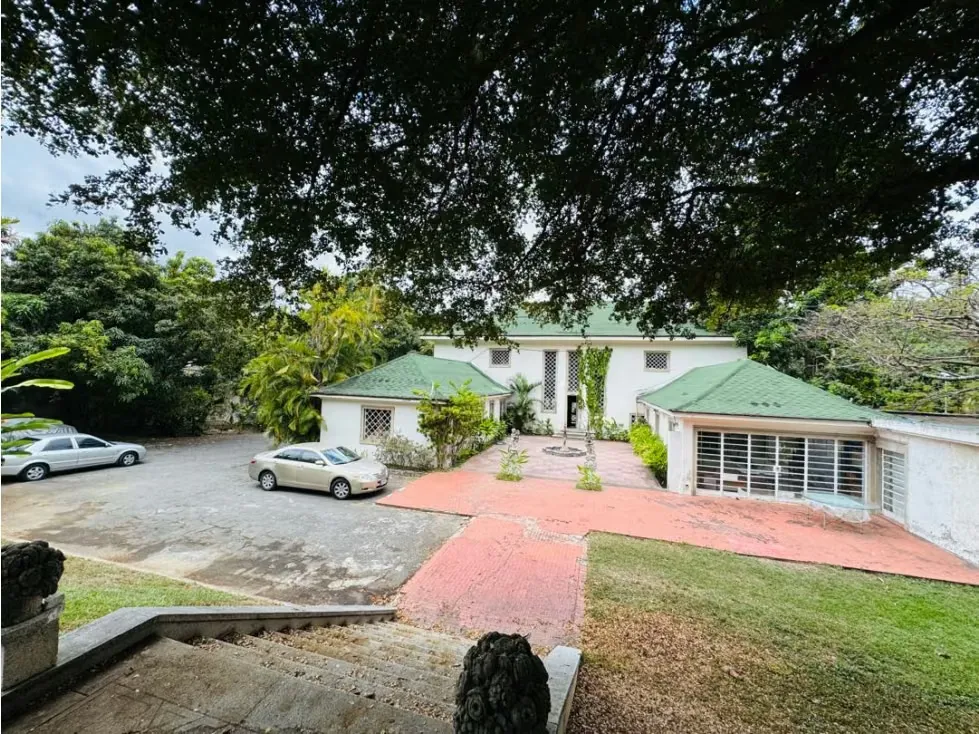 Se vende Casa 5675.14m2 Country Club - 4