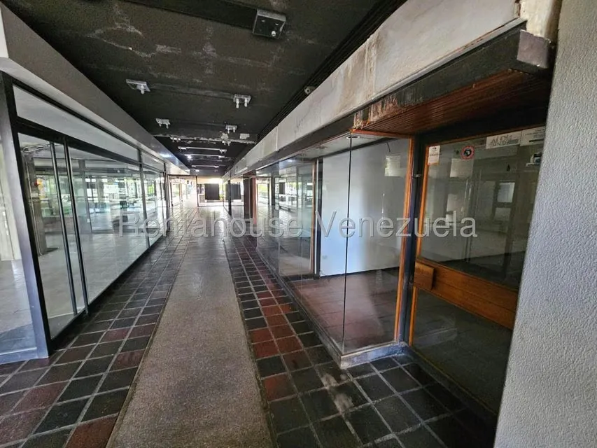 Local Comercial en Alquiler en Las Salias, Miranda - 11