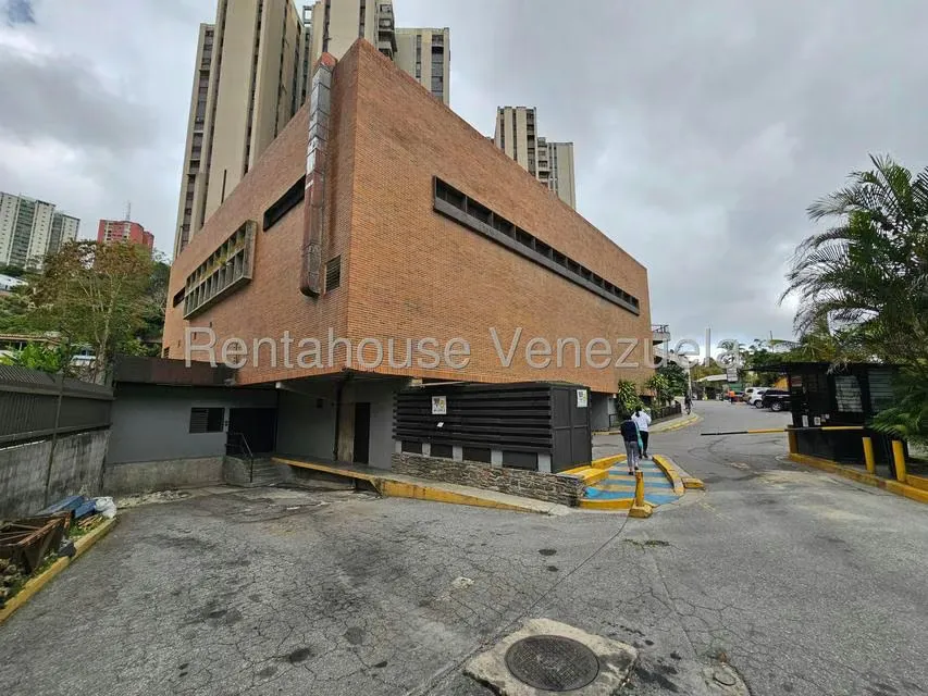 Local Comercial en Alquiler en Las Salias, Miranda - 23