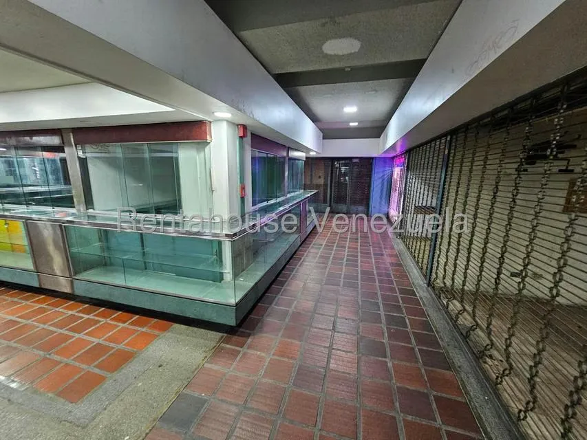 Local Comercial en Alquiler en Las Salias, Miranda - 32