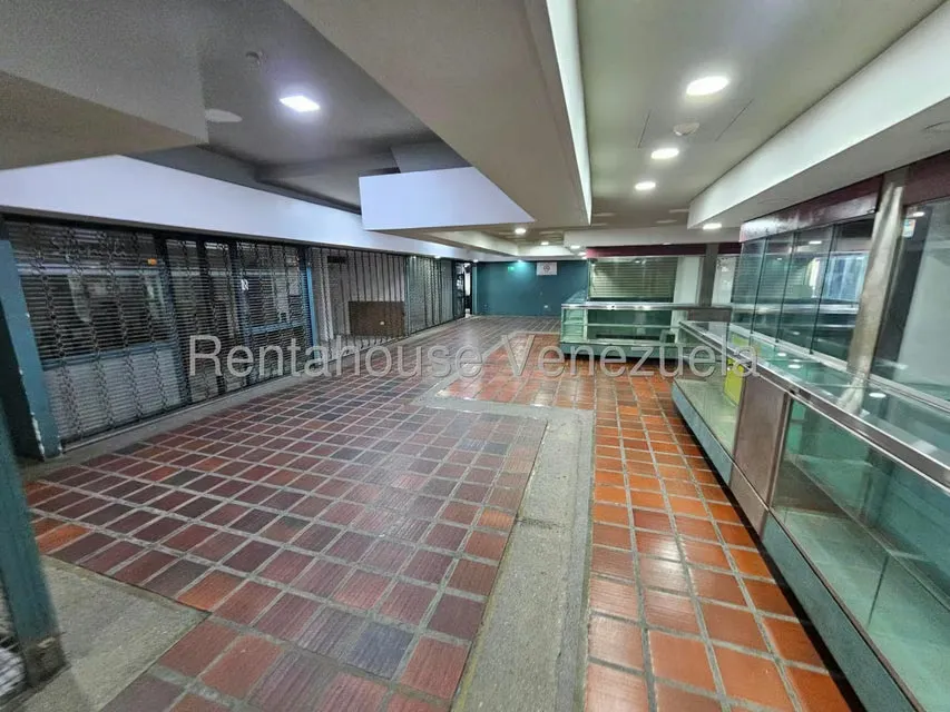 Local Comercial en Alquiler en Las Salias, Miranda - 34
