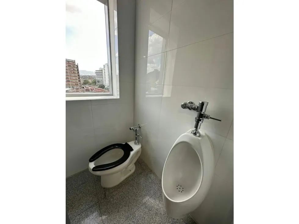 Oficina en venta 1450m², Torre 302, Av. Orinoco - 13