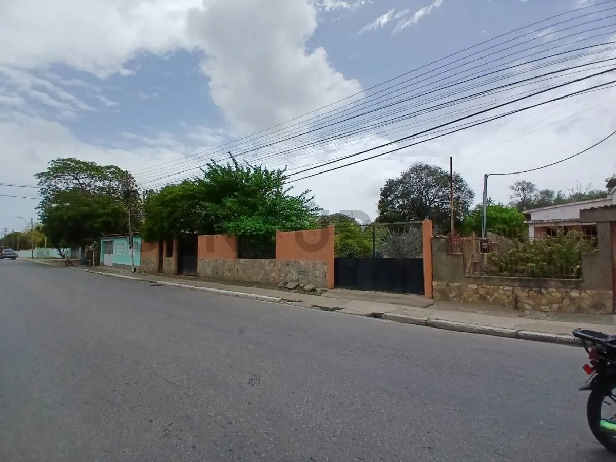 Casa Campestre con Terreno en Altagracia a 5 min de la bahía de Juan Griego - 2