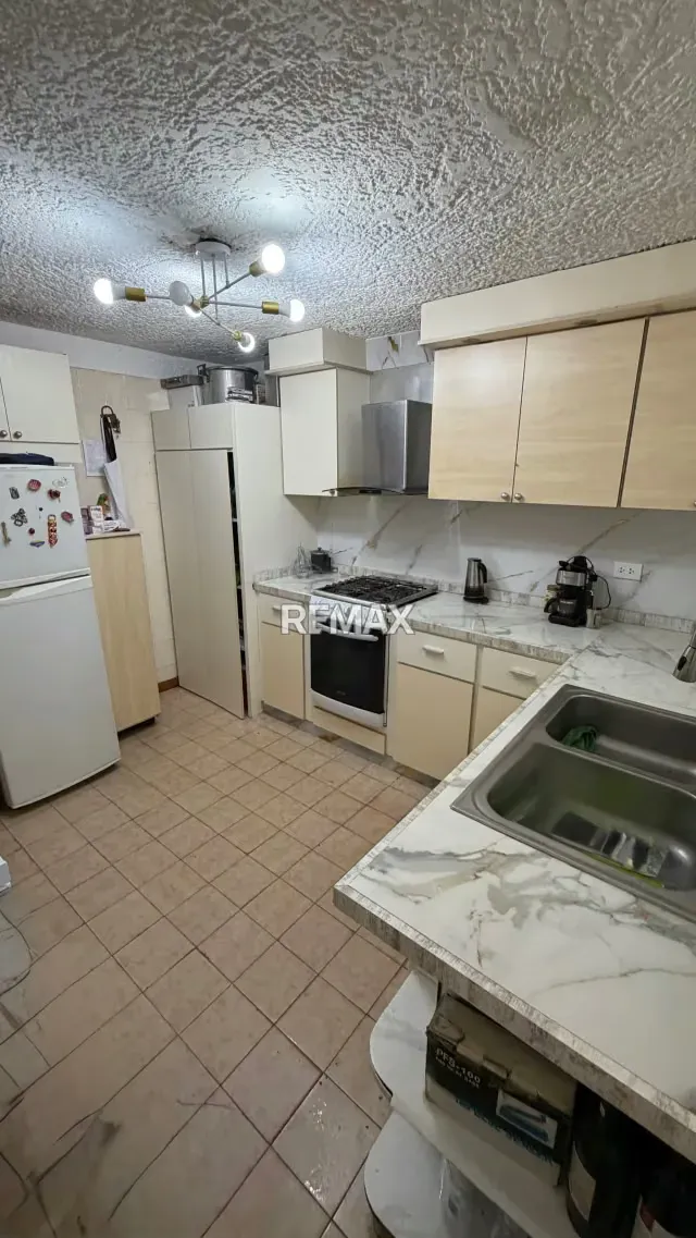 Aparto Quinta en venta Urb Prebo calle abierta cerca del CC shopping semi remodelada - 11