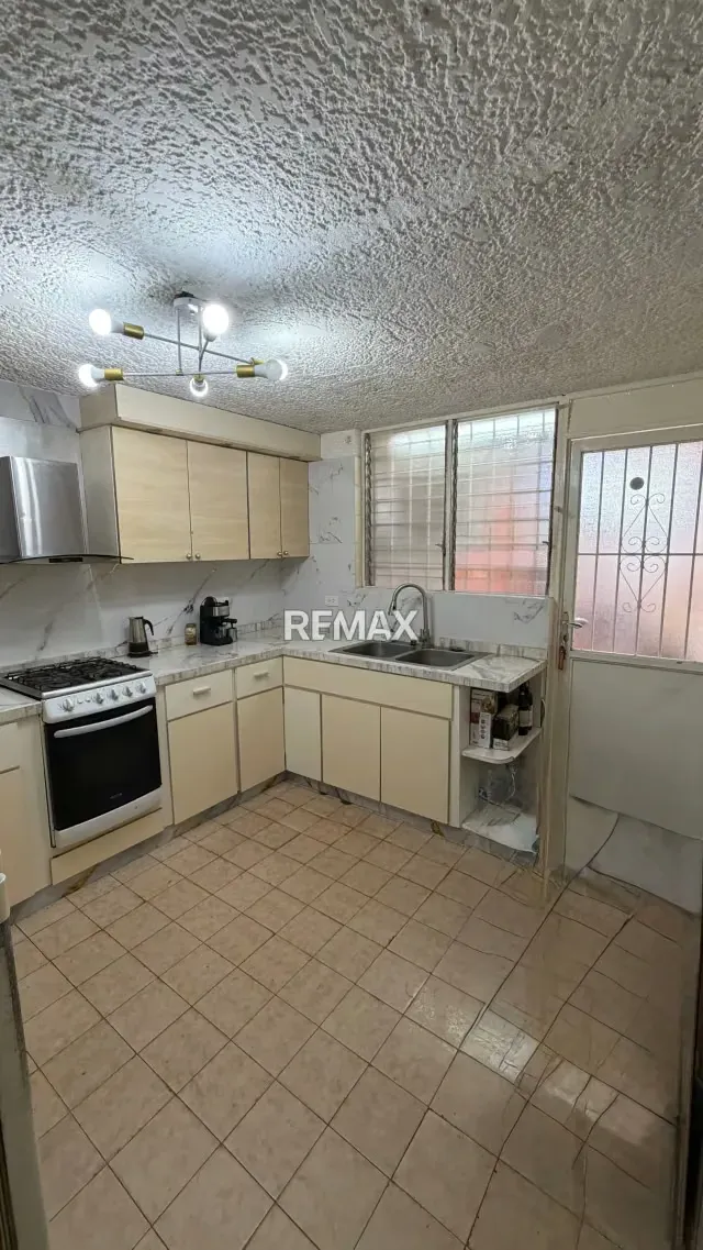 Aparto Quinta en venta Urb Prebo calle abierta cerca del CC shopping semi remodelada - 12