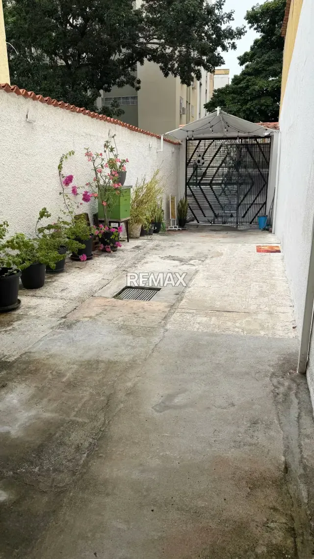Aparto Quinta en venta Urb Prebo calle abierta cerca del CC shopping semi remodelada - 2