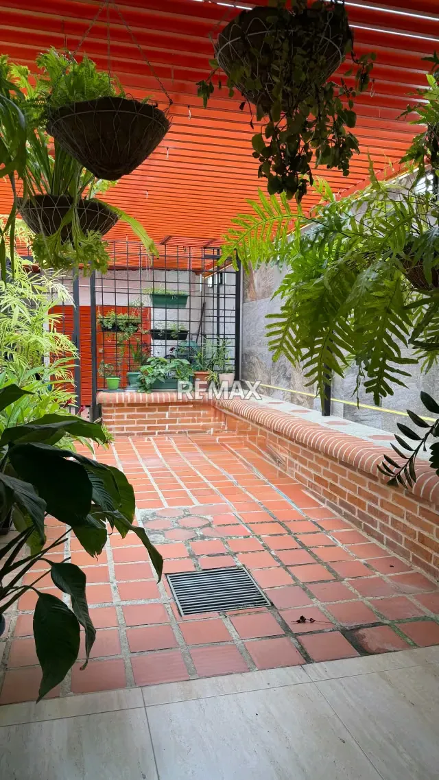 Aparto Quinta en venta Urb Prebo calle abierta cerca del CC shopping semi remodelada - 3