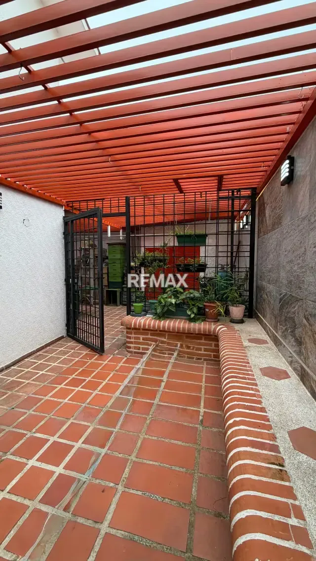 Aparto Quinta en venta Urb Prebo calle abierta cerca del CC shopping semi remodelada - 5