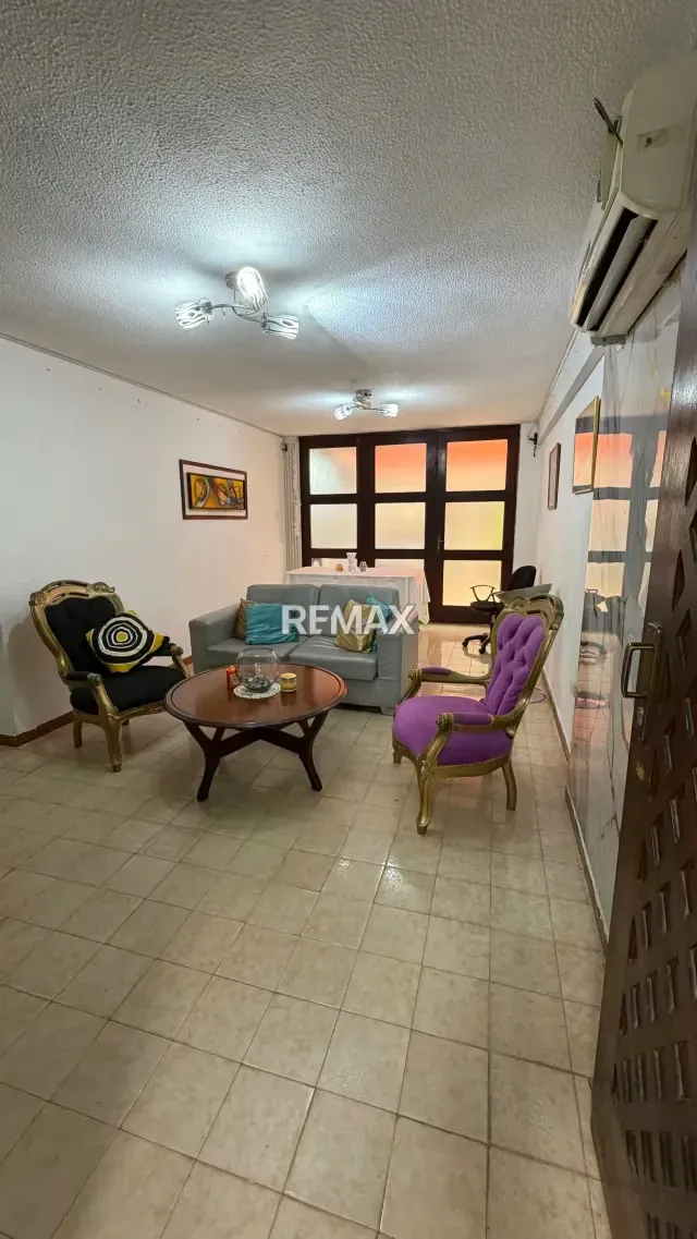 Aparto Quinta en venta Urb Prebo calle abierta cerca del CC shopping semi remodelada - 9