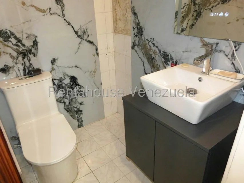 Apartamento (1 Nivel) en Venta en Los Dos Caminos, Distrito Metropolitano - 15
