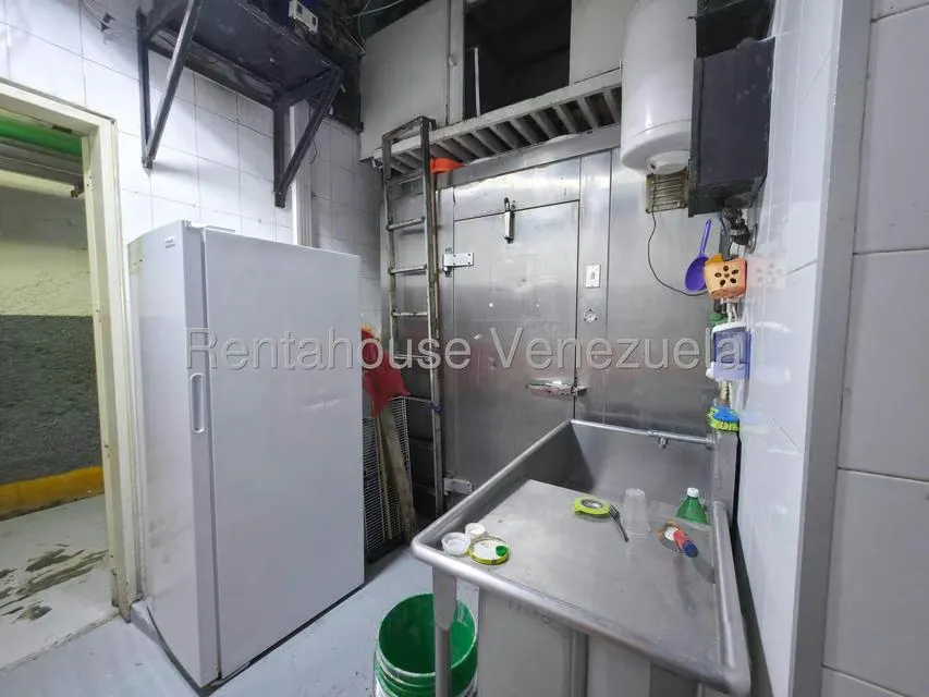 Local Comercial en Alquiler en Los Dos Caminos, Distrito Metropolitano - 9
