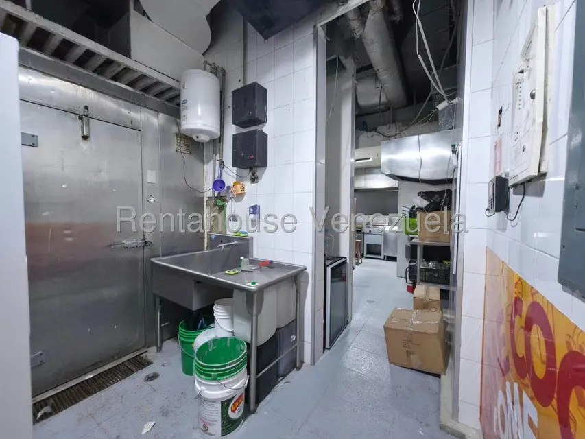 Local Comercial en Alquiler en Los Dos Caminos, Distrito Metropolitano - 10