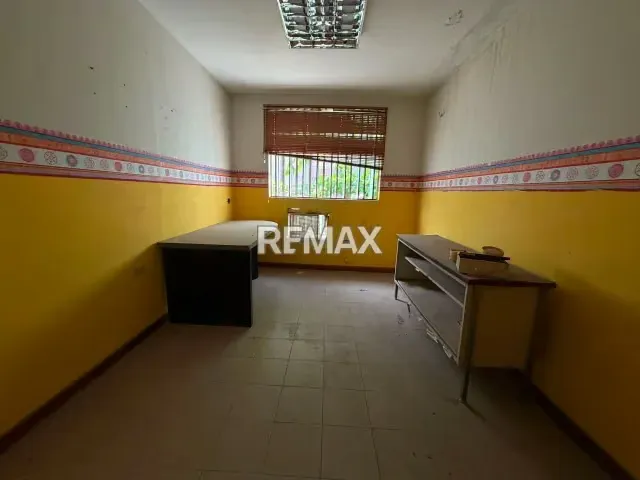VENDE LOCAL COMERCIAL CALLE 5 DE JULIO CON AV 13 SECTOR 5 DE JULIO - 4