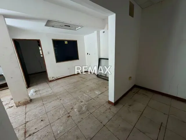 VENDE LOCAL COMERCIAL CALLE 5 DE JULIO CON AV 13 SECTOR 5 DE JULIO - 5