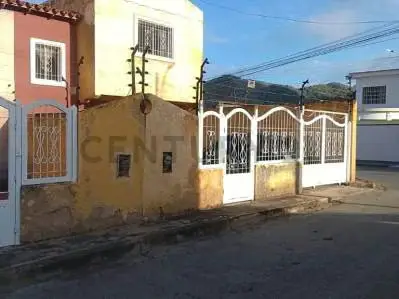 Townhouse en Palosano en La Asunción