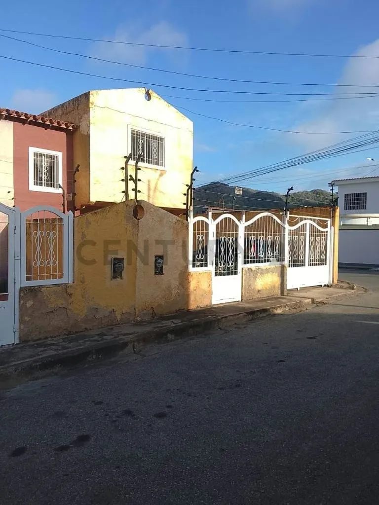 Townhouse en Palosano en La Asunción