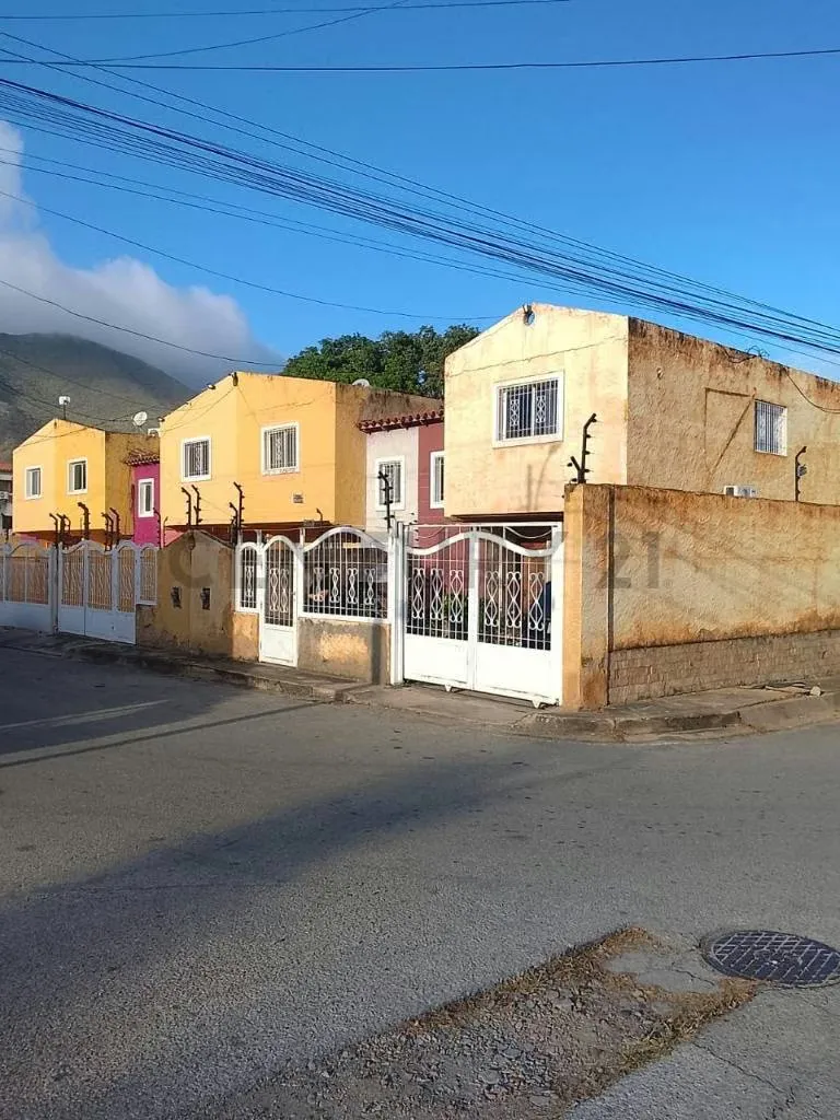 Townhouse en Palosano en La Asunción - 2