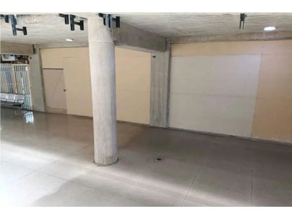 Se alquila Local comercial de 340 m2 obra Gris en Santa Monica