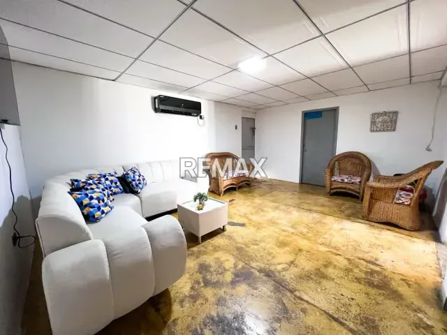 Casa en venta en vereda en la Urbanización San Francisco, Avenida 35 - 3