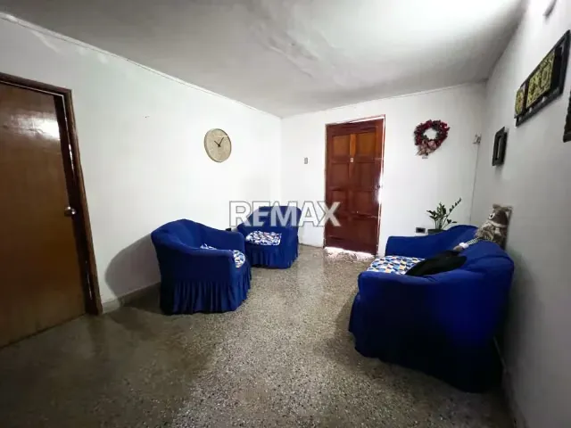 Casa en venta en vereda en la Urbanización San Francisco, Avenida 35 - 6