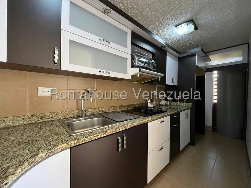 Apartamento (1 Nivel) en Alquiler en Terrazas de Guaicoco, Distrito Metropolitano - 11