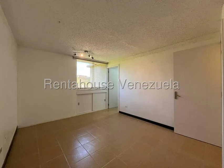 Apartamento (1 Nivel) en Alquiler en Terrazas de Guaicoco, Distrito Metropolitano - 24