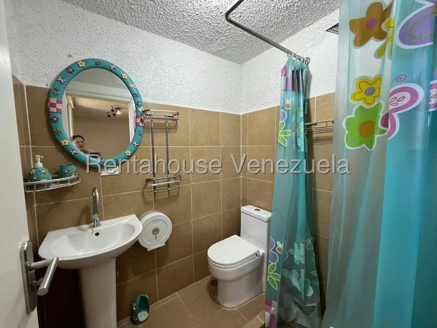 Apartamento (1 Nivel) en Alquiler en Terrazas de Guaicoco, Distrito Metropolitano - 25