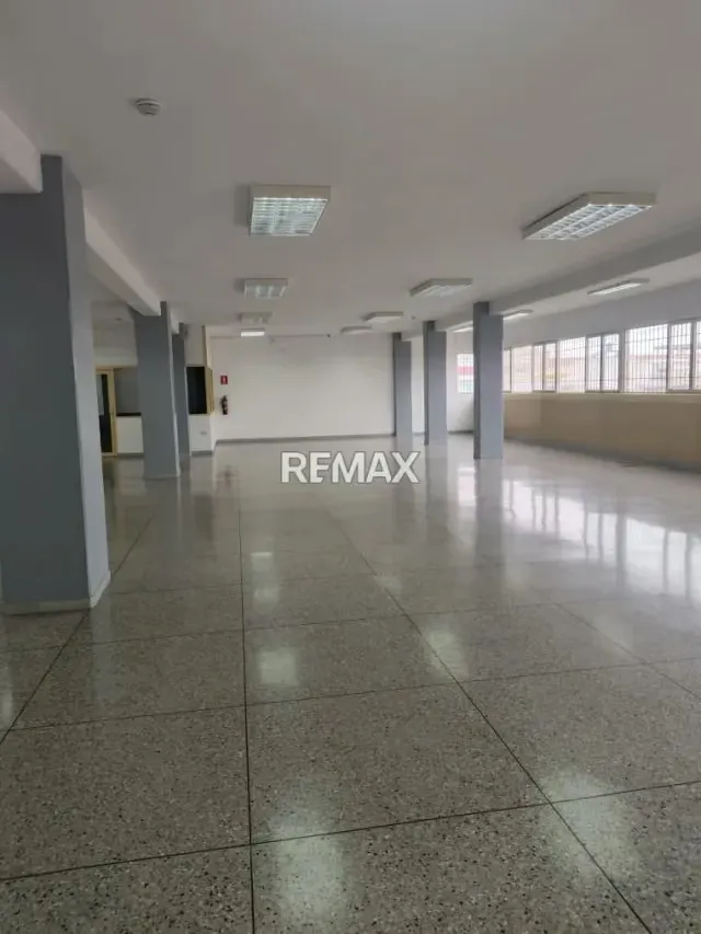 Local Comercial en Alquiler Avenida Andrés Bello Edificio Cofricarsa Zona Centro - Barquisimeto - 4