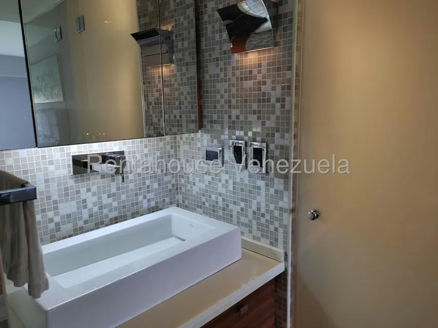 Apartamento (1 Nivel) en Alquiler en Colinas de Bello Monte, Distrito Metropolitano - 15