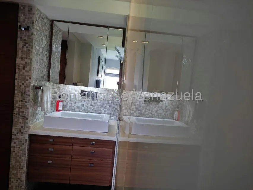 Apartamento (1 Nivel) en Alquiler en Colinas de Bello Monte, Distrito Metropolitano - 17