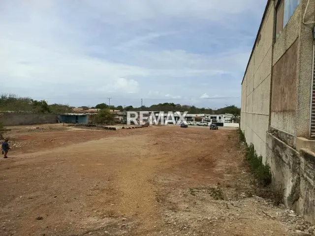 TERRENO CON INTERESANTE UBICACIÓN EN PLENA AV PRINCIPAL JUAN BAUTISTA ARISMENDI MUNICIPIO GARCIA ISLA DE MARGARITA - 2