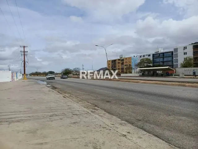 TERRENO CON INTERESANTE UBICACIÓN EN PLENA AV PRINCIPAL JUAN BAUTISTA ARISMENDI MUNICIPIO GARCIA ISLA DE MARGARITA - 3