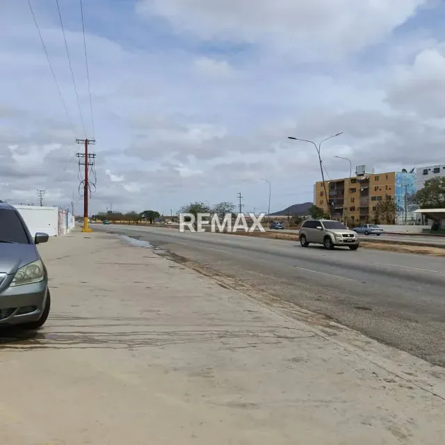 TERRENO CON INTERESANTE UBICACIÓN EN PLENA AV PRINCIPAL JUAN BAUTISTA ARISMENDI MUNICIPIO GARCIA ISLA DE MARGARITA - 4