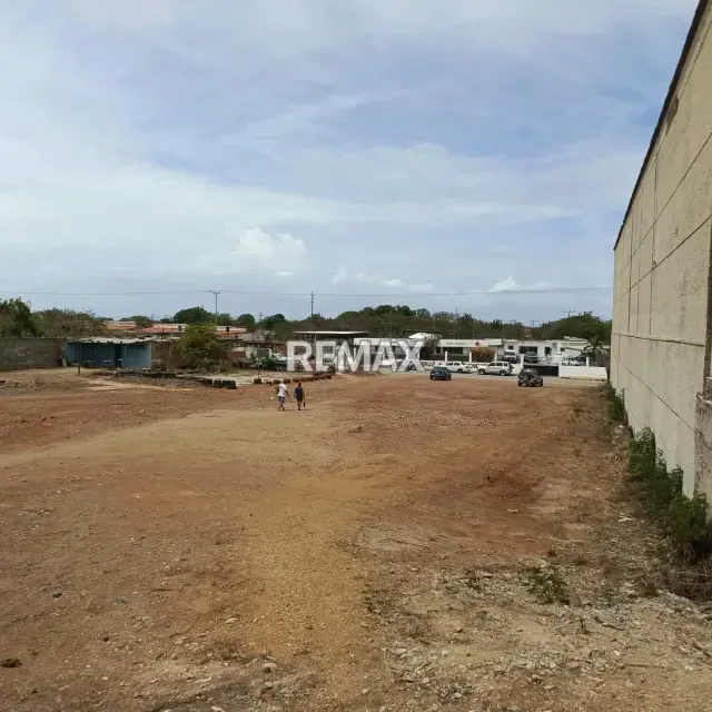TERRENO CON INTERESANTE UBICACIÓN EN PLENA AV PRINCIPAL JUAN BAUTISTA ARISMENDI MUNICIPIO GARCIA ISLA DE MARGARITA - 5