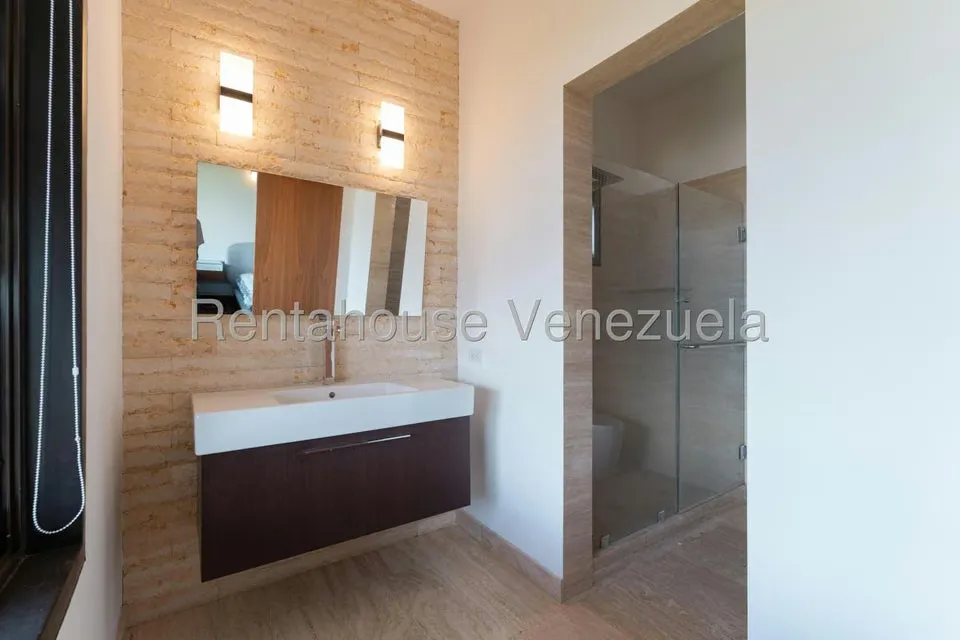 Casa (Duplex) en Alquiler en Alto Hatillo, Distrito Metropolitano - 31