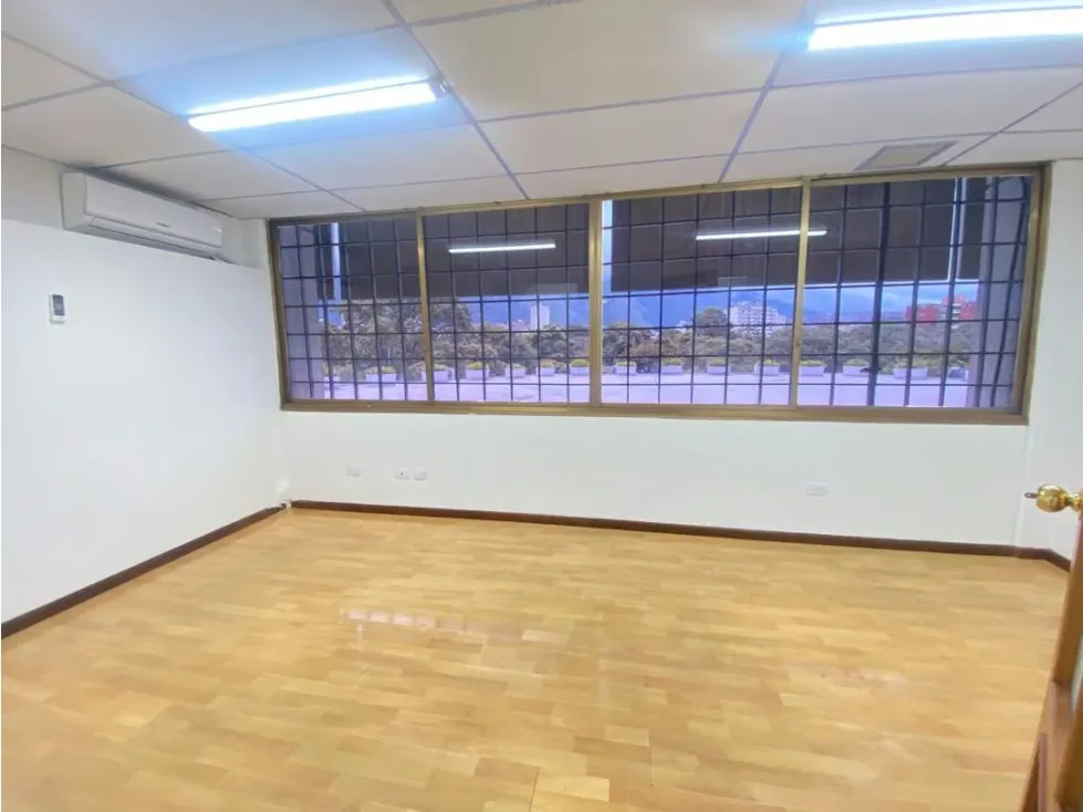 Oficina en Alquiler en Macaracuay 500$. Av.Principal 65m2. - 16
