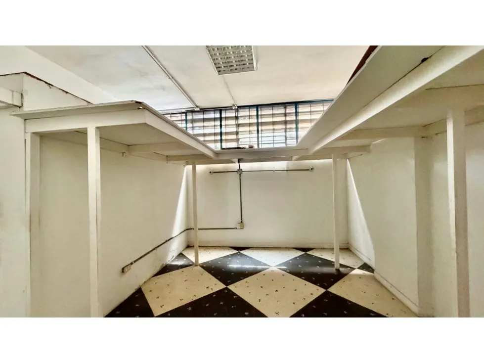 Vendo local comercial a pie de calle 151m2 Mariperez 0694 - 11