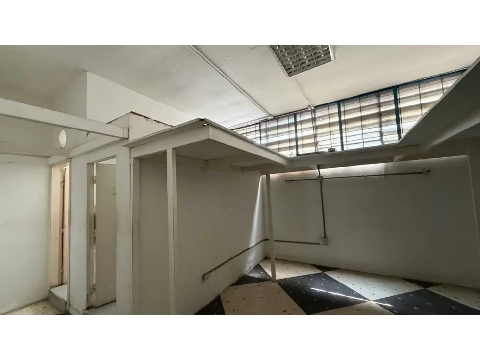 Vendo local comercial a pie de calle 151m2 Mariperez 0694 - 10