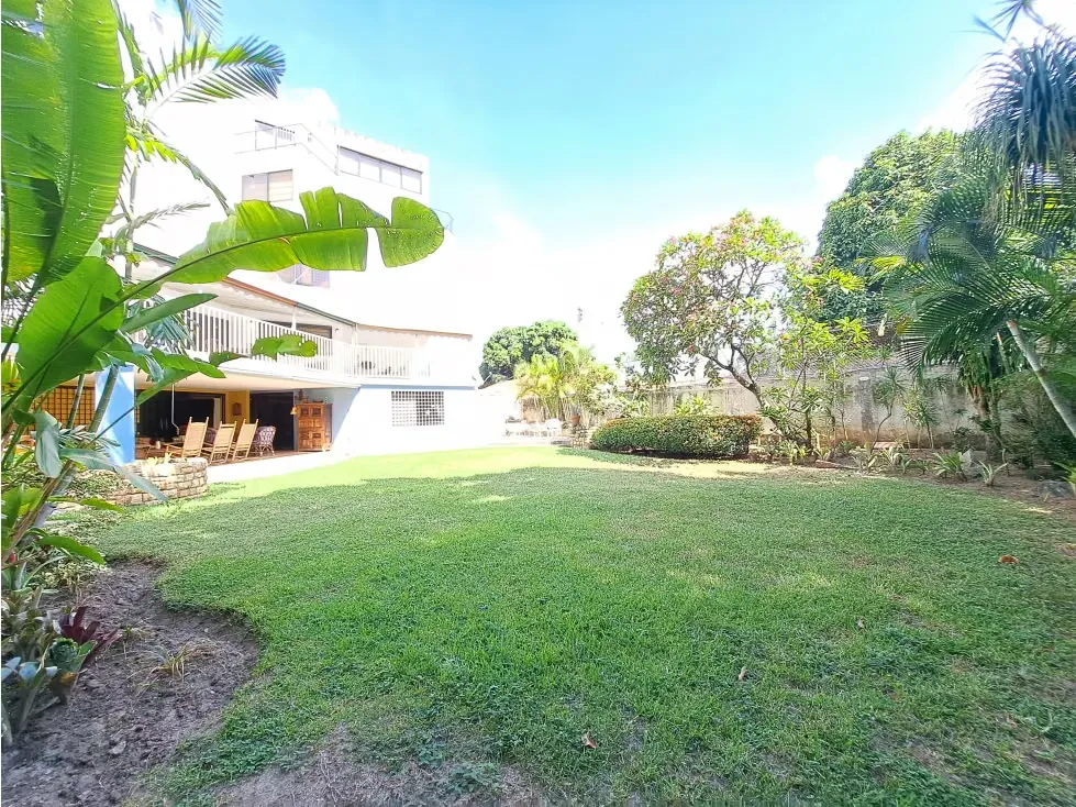 Vendo PB c/ jardin 401+368m2 alta Florida 0942