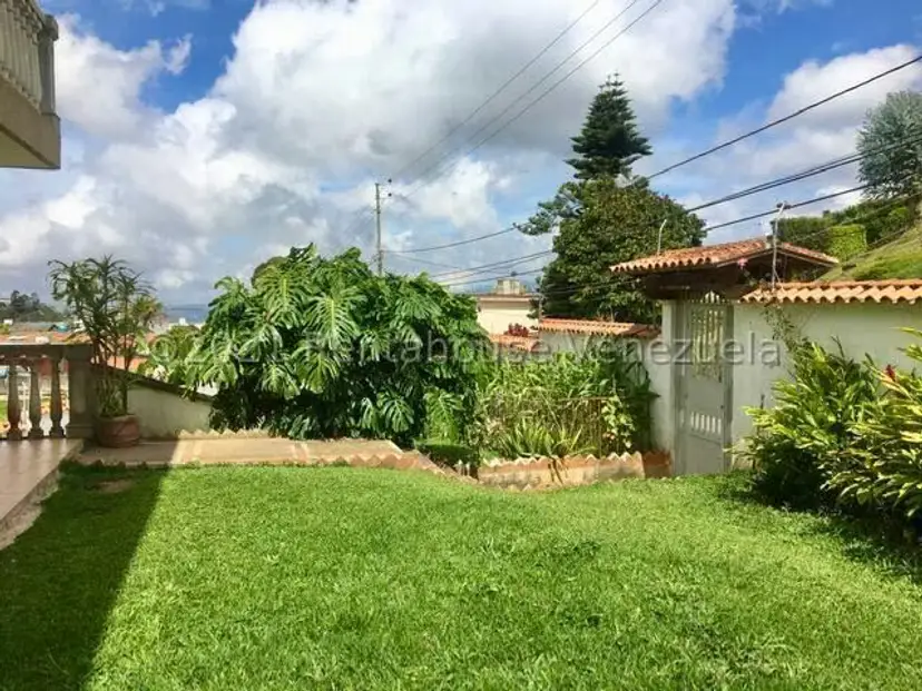 Casa (Colonial) en Venta en Club de Campo, Miranda