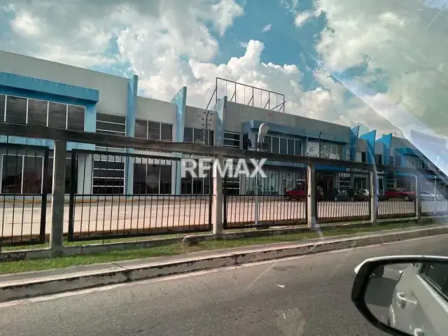GALPÓN FRENTE A LA AUTOPISTA REGIONAL DEL CENTRO