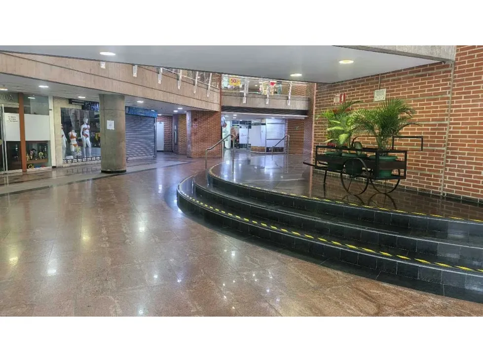 Alquiler de local comercial en centro comercial Plaza las américas - 3
