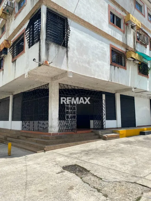 Se Alquila Local Comercial de Esquina - 5