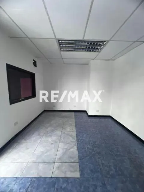 Oficina En Alquiler Impulsa tu Negocio Ubicada En El Centro Empresarial Uniaragua. - 3