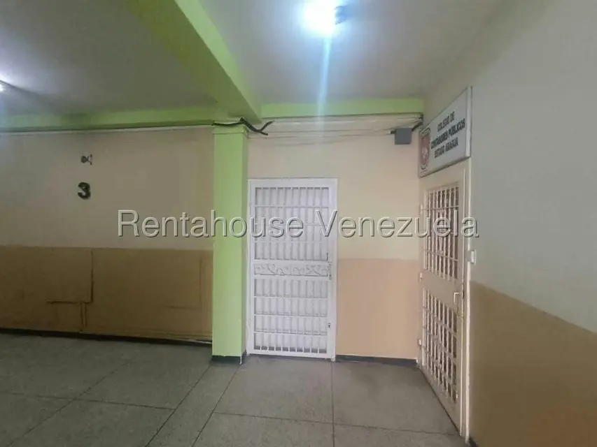 Oficina en Alquiler en Avenida Bolivar, Aragua - 5