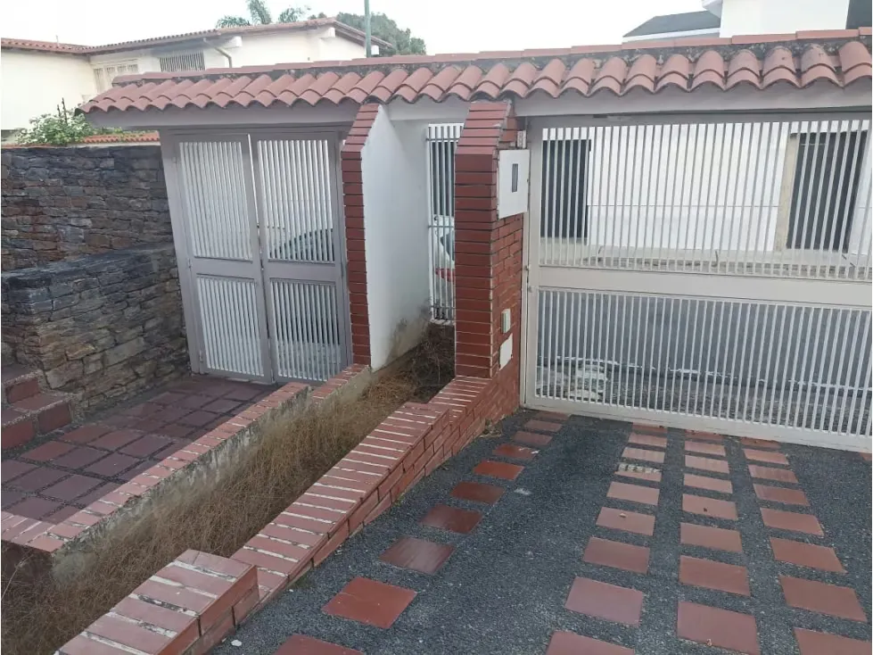 Se vende casa 400m2 Prados del Este 5633