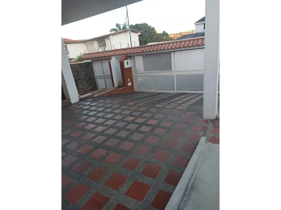 Se vende casa 400m2 Prados del Este 5633 - 2