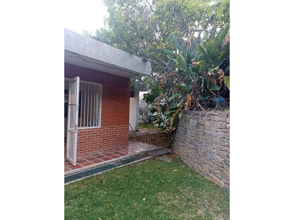 Se vende casa 400m2 Prados del Este 5633 - 5